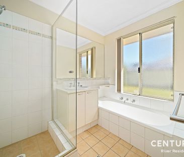 Spacious & Homely 4x2x2 in Quiet Area - Photo 2