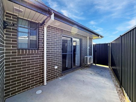 Modern 2-Bedroom Granny Flat in Beautiful Moonee Beach - Photo 4