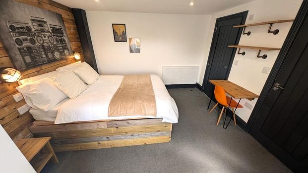 1 bedroom in a house share to rent - Photo 1