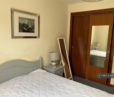 1 bedroom in a house share to rent - Photo 3