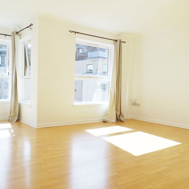 To Let 2 Bed Flat - Photo 1