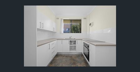 Quality two bedroom apartment in central locale - Photo 2