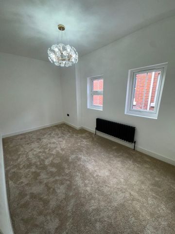 4 bedroom semi-detached house to rent - Photo 3