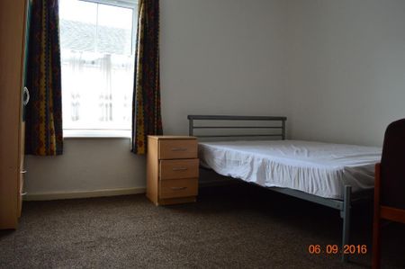 4 bedroom terraced house to rent - Photo 5