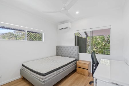 Furnished, modern, two bedroom apartment - Photo 5