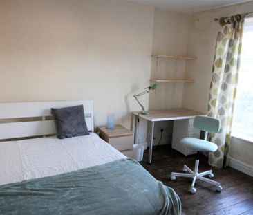 4 bedroom private hall to rent - Photo 3