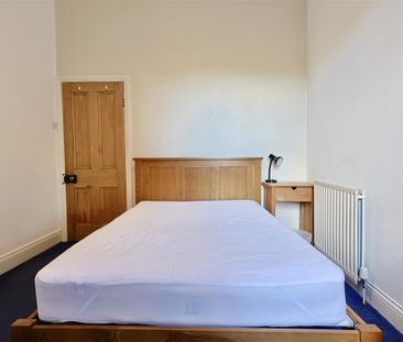2 bedroom Student Flat to rent in Holmwood Grove, Newcastle Upon Tyne - Photo 3