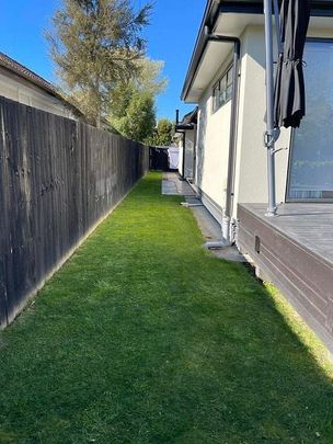 Spacious 2 storey 4 Bed Home in Merivale - Photo 1