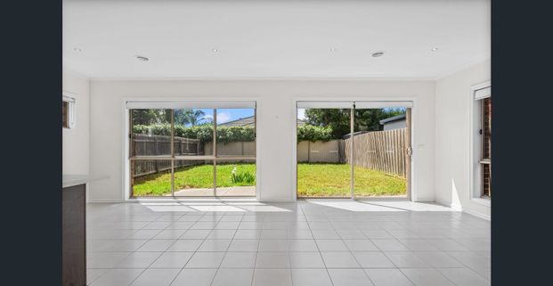 Park-facing single level home in a highly desirable location! - Photo 1