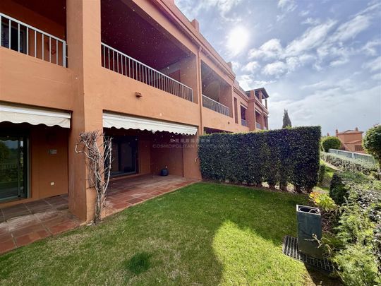 Maravilloso apartamento con jardín privado en Benatalaya, Estepona Este - Photo 1