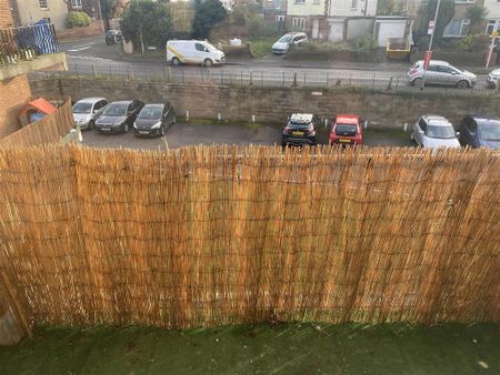 3 bedroom apartment to rent - Photo 5