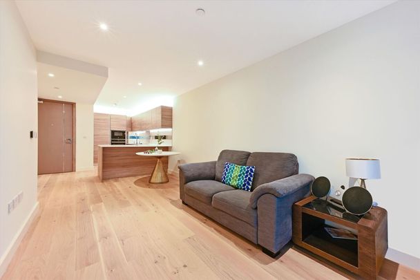 Apartment with views of the Thames located in Royal Arsenal Riverside SE18. - Photo 1