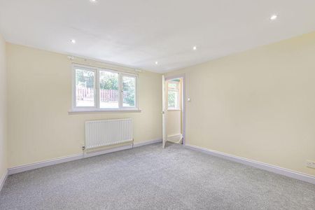 3 bedroom bungalow to rent - Photo 4