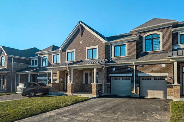 For Lease - 8 Vinewood Crescent, Barrie, Ontario - Photo 1