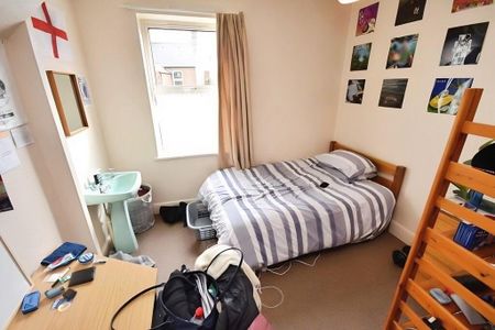 6 bedroom terraced house to rent - Photo 2