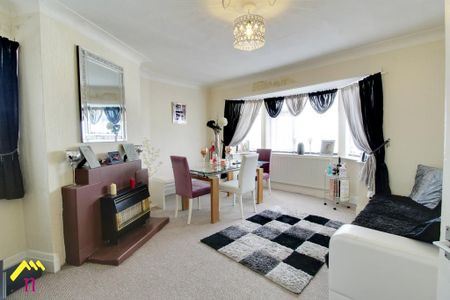 3 bedroom flat to rent - Photo 2