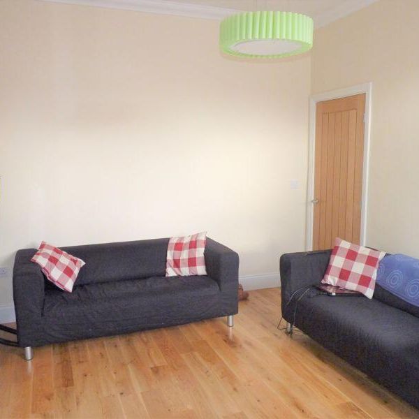 3 bedroom flat to rent - Photo 1