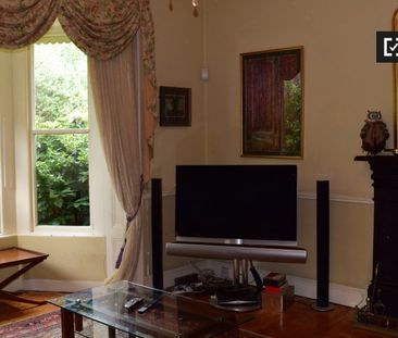 Decorated room in 5-bedroom apartment in Churchtown, Dublin - Photo 3