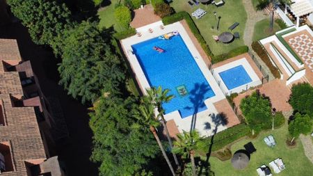 Luxury Apartment for rent in San Pedro de Alcántara, Spain - Photo 4