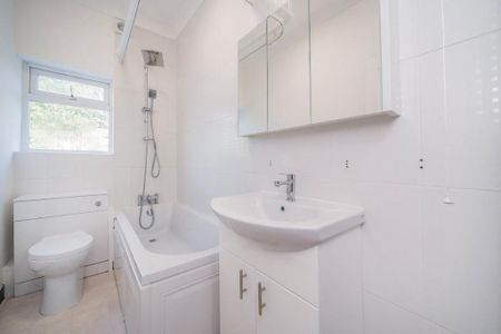 3 bedroom flat to rent - Photo 5