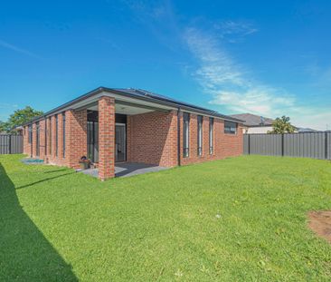 For Lease - Spacious Family Home in Clyde North - available now - Photo 4