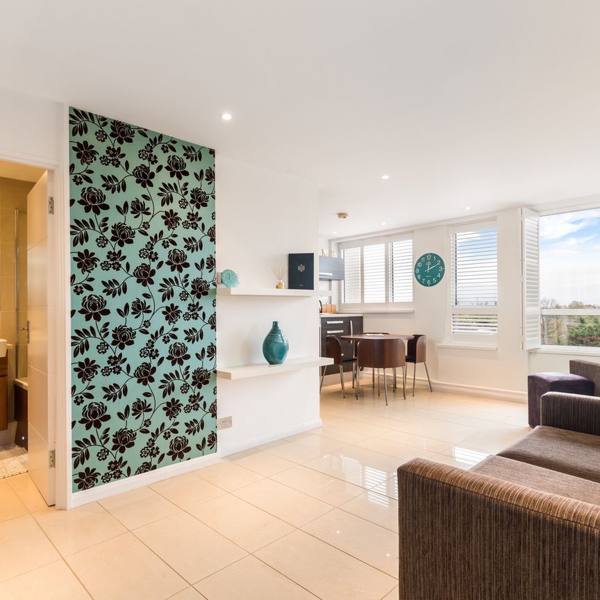 Heathfield Road, London, SW18 flat to rent - Photo 1