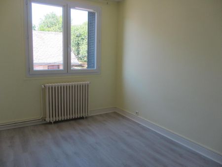 Location Appartement 4 pièces 71m² USSEL 19200 - Photo 2