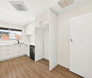 Freshly Painted Interior and Brand New Kitchen! - Photo 6
