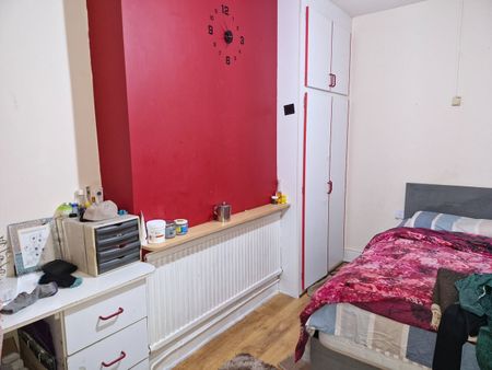 3 Bed Terraced House, Devana Road, LE2 - Photo 2