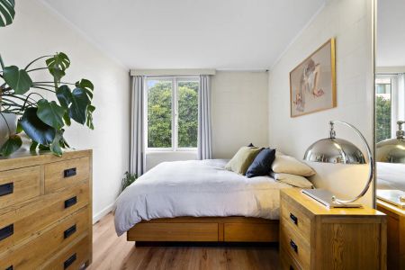 Bright, Private & 400m From The Royal Botanical Gardens - Photo 2