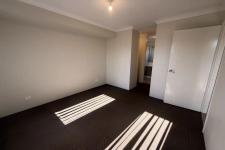 Stylish Family Living in a Sought-After Location - Photo 5