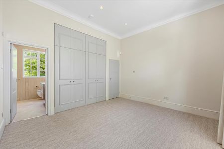 3 bedroom flat to rent - Photo 4