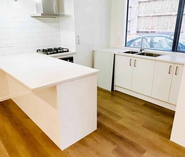 Located in the heart of Howick - Photo 5