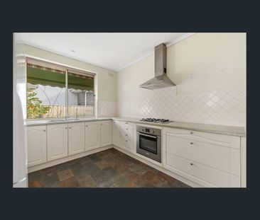 Neat and tidy home in excellent position - Photo 5