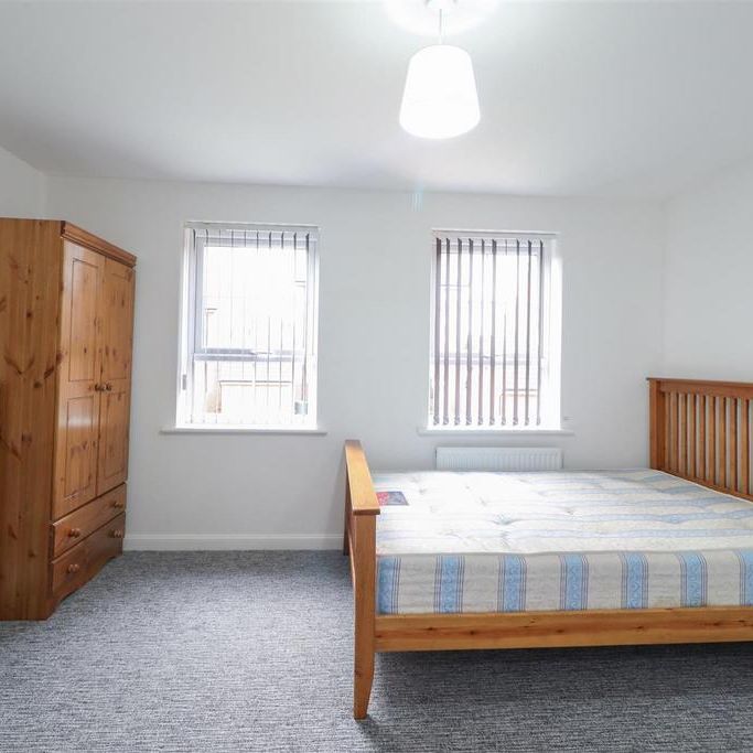 4 bedroom terraced house to rent - Photo 1