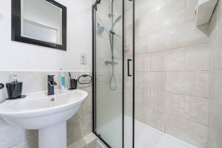 Terraced House to rent - Alcock Crescent, Dartford, DA1 - Photo 5