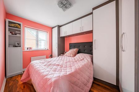 4 bedroom semi-detached house to rent - Photo 5