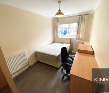 4 bedroom terraced house to rent - Photo 5