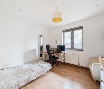 2 Bedroom Flat / Apartment - Highcliffe Road, Winchester - Photo 3