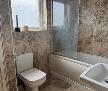 1 bedroom in a flat share to rent - Photo 5