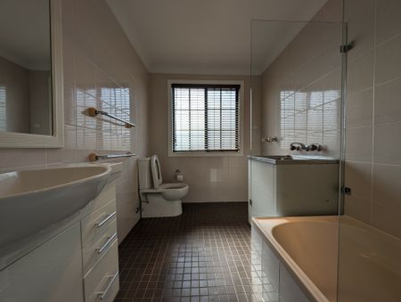 Two bedrooms split-level house - Photo 4