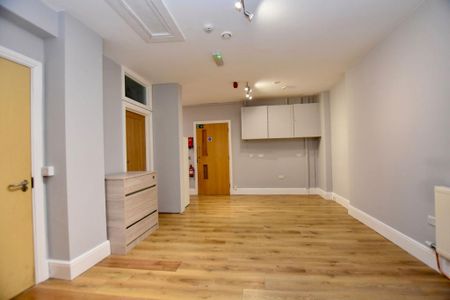 2 bedroom flat to rent - Photo 2