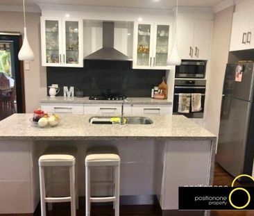 Discover your ideal home in the sought-after suburb of Aspley! Situ... - Photo 4