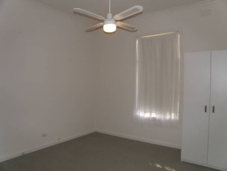 27 High Street Werribee VIC - Photo 4