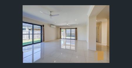 Spacious 4-Bed, 2 Living Family Home on 601m² in Great Location - Photo 4