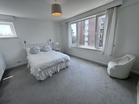 Brynfield Court, SWANSEA, SA3 - Photo 5