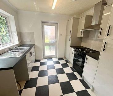 Devon Gardens, Rochford, Essex, SS4 - Photo 3