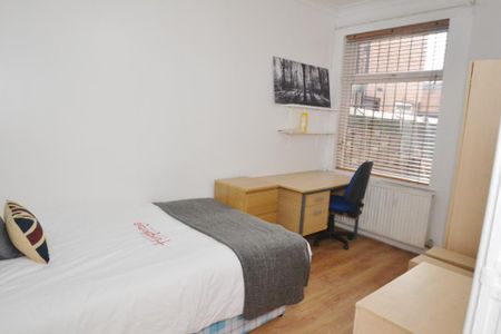 5 bedroom terraced house to rent - Photo 2