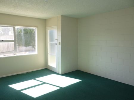 2 Bedroom Flat in Frankton - Photo 3