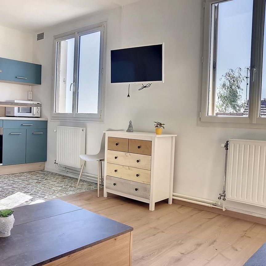 Location Appartement 1 pièce 25m² LA CHAPELLE ST LUC 10600 - Photo 1